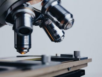 Estudiarán un potencial nuevo tratamiento para el cáncer de seno en hispanas/latinas
