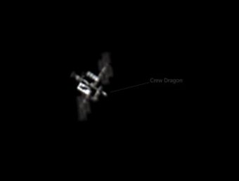 Retratan desde la isla nave espacial Crew Dragon acoplada a la Estación Espacial Internacional