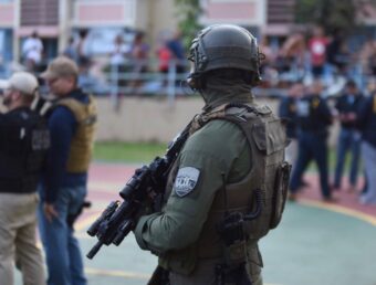 Arrestan a dos tras incidente donde dos policías y otros dos resultaron heridos de bala en Mayagüez (Ampliación)