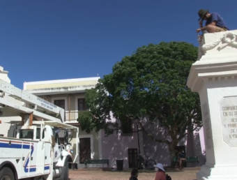 Manifestantes impiden reconstrucción de estatua de Ponce de León