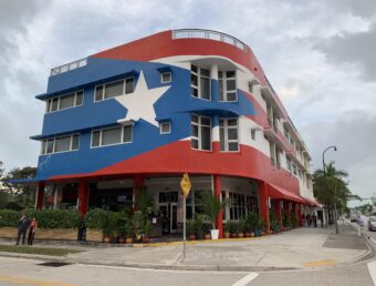 Julian Gil anuncia que la bandera de PR en su restaurante en Miami será borrada