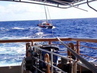 La Guardia Costera rescata a marineros de velero en el Océano Atlántico