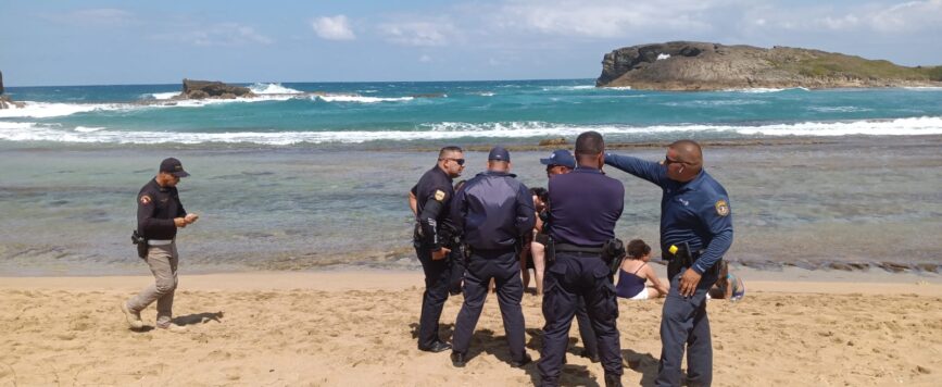 Una persona muere ahogada e intentan dar con otro cuerpo en playa de Arecibo