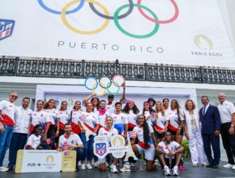 Gobernador abandera a delegación de Puerto Rico para los Juegos Olímpicos de París