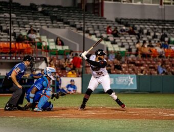 Leones le ganan a los Cangrejeros