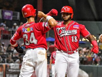 Nelson Velázquez  establece marca con 3 cuadrangulares en una semifinal