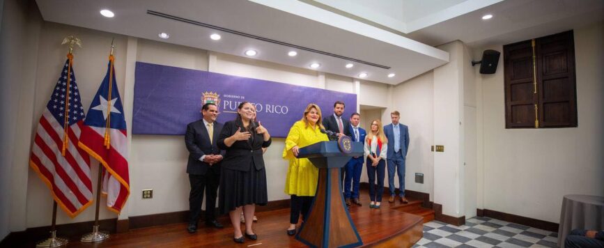 Gobierno anuncia primera planta de paneles solares en Puerto Rico con inversión de 64 millones de dólares (Sonido)
