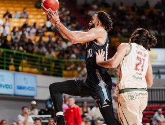 Vaqueros derrotan a los Indios